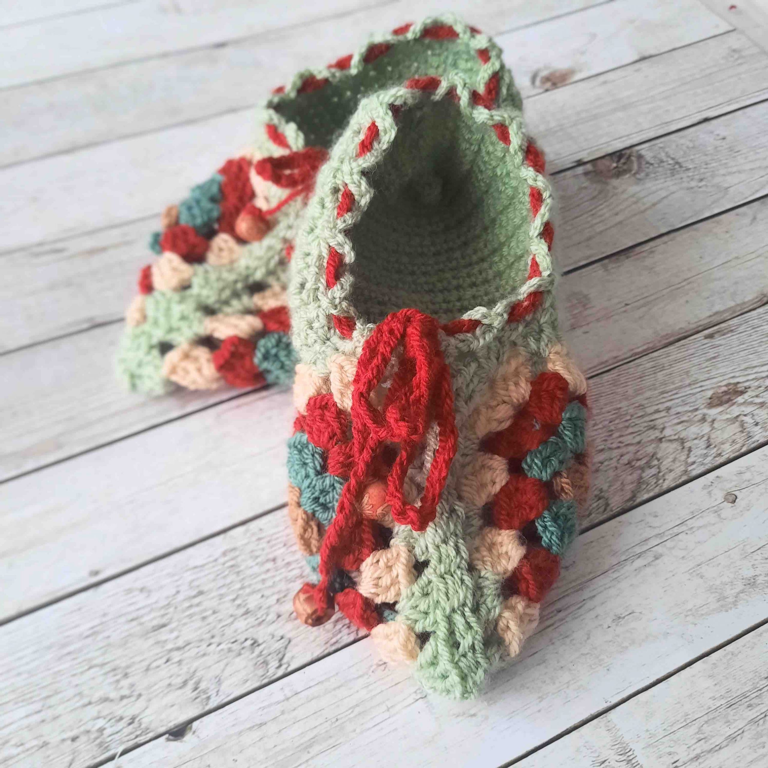 How to crochet granny slippers Triangle scaled 1