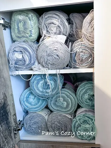 How to Organize Yarn 2 showing how to organize yarn on shelves