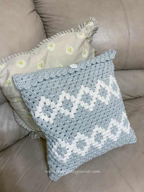 15 Free Crochet patterns to make This weekend 2 Crochet Pillow Cover
